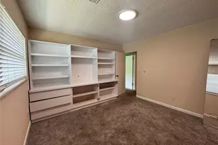 5627 Oakland Dr, Tampa, FL 33617 - Photo 43