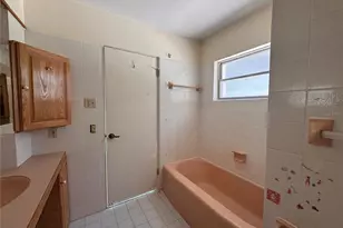 5627 Oakland Dr, Tampa, FL 33617 - Photo 39