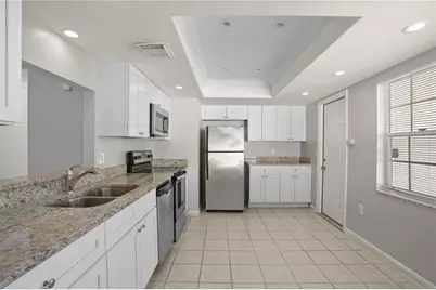 10519 Wyndcliff Drive, Orlando, FL 32817 - Photo 9