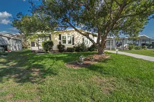 1725 Hilton Head Blvd, Lady Lake, FL 32159 - Photo 1