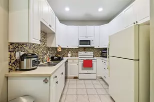 419 Cierra Oaks Cir, Lady Lake, FL 32159 - Photo 9