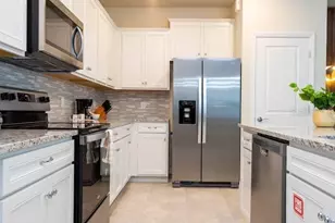 1000 Paradise Dr, Davenport, FL 33897 - Photo 7