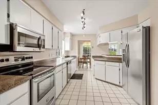 3135 Heathgate Ct, Orlando, FL 32812 - Photo 9