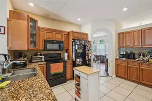 10146 Shadow Creek Dr, Orlando, FL 32832 - Photo 7