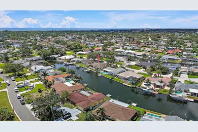 1357 52nd Avenue NE, Saint Petersburg, FL 33703 - Photo 9