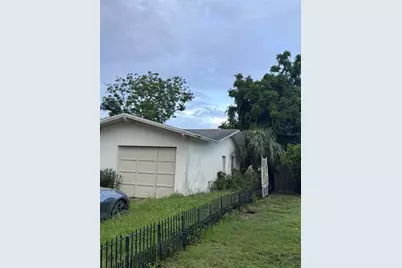 10095 Nassau Court, Seminole, FL 33776 - Photo 1