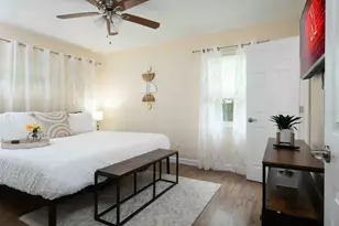 1425 NE 13th St, Gainesville, FL 32601 - Photo 3