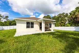 2554 Lakeshore Cir, Port Charlotte, FL 33952 - Photo 23