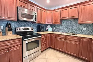 4855 Cobia Dr SE, Saint Petersburg, FL 33705 - Photo 9