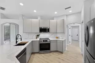 11019 Pine Lilly Pl, Lakewood Ranch, FL 34202 - Photo 9