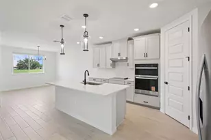 1754 Draughton Pl, Zephyrhills, FL 33541 - Photo 3