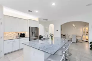 2090 Standing Rock Cir, Oakland, FL 34787 - Photo 5