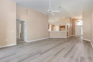 8214 Carriage Pointe Dr, Gibsonton, FL 33534 - Photo 5