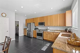 10048 Stratford Pointe Ave, Orlando, FL 32832 - Photo 9