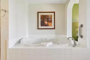 8101 Resort Village Dr, Orlando, FL 32821 - Photo 9