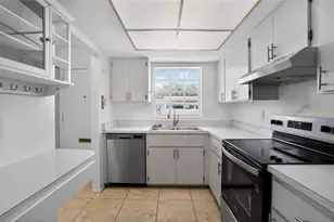 2560 Golf Course Dr, Sarasota, FL 34234 - Photo 5