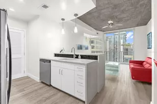 155 S Court Ave, Orlando, FL 32801 - Photo 17