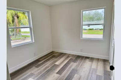 781 58th Avenue NE, Saint Petersburg, FL 33703 - Photo 17