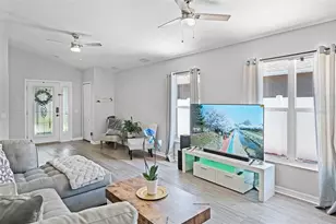 12829 Kings Lake Dr, Gibsonton, FL 33534 - Photo 5