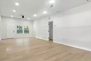 7806 N Van Dyke Pl, Tampa, FL 33604 - Photo 9