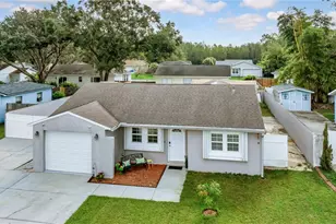 1352 Foxwood Dr, Lutz, FL 33549 - Photo 3