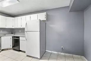 8201 Sun Spring Cir, Orlando, FL 32825 - Photo 9