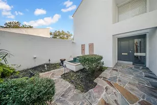 14123 Cypress Cir, Tampa, FL 33618 - Photo 3