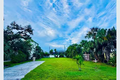 821 Laguna Drive, Venice, FL 34285 - Photo 1