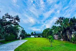 821 La Guna Dr, Venice, FL 34285 - Photo 1