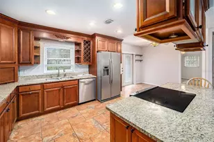 3401 Coquina Key Dr SE, Saint Petersburg, FL 33705 - Photo 9