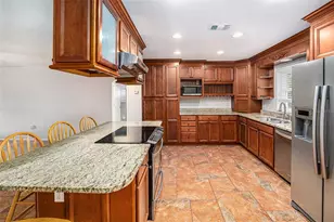 3401 Coquina Key Dr SE, Saint Petersburg, FL 33705 - Photo 3
