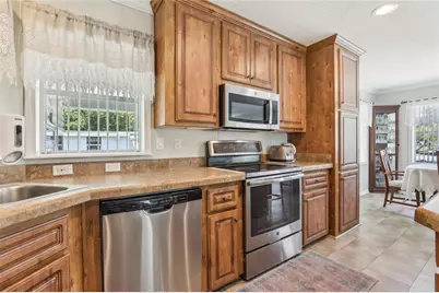 36850 Lakewood Drive, Zephyrhills, FL 33542 - Photo 13