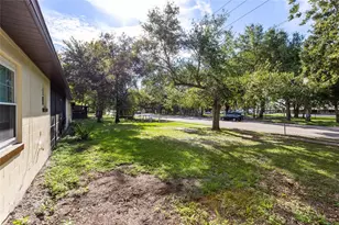 2402 Franklin Dr, Kissimmee, FL 34744 - Photo 9