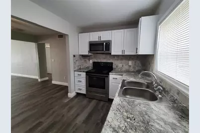 320 W Howry Avenue #1, Deland, FL 32720 - Photo 3