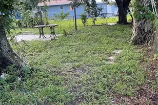 2561 Parkway St, Fort Myers, FL 33901 - Photo 11