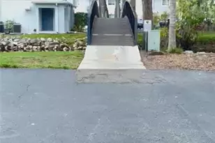 4127 Dolphin Dr, Tampa, FL 33617 - Photo 21