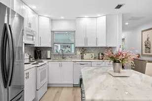 2322 Riverbluff Pkwy, Sarasota, FL 34231 - Photo 7