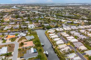 2322 Riverbluff Pkwy, Sarasota, FL 34231 - Photo 31