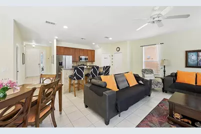 121 Las Fuentes Drive, Kissimmee, FL 34746 - Photo 9