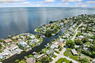 3596 Beach Dr SE, Saint Petersburg, FL 33705 - Photo 3