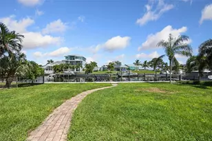 3596 Beach Dr SE, Saint Petersburg, FL 33705 - Photo 27