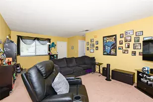 2565 SE Dogwood Ave, Port Saint Lucie, FL 34952 - Photo 9