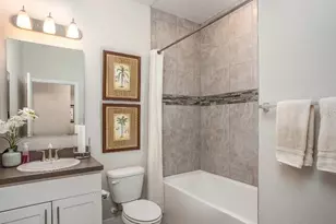 425 W Seminole Dr, Venice, FL 34293 - Photo 19