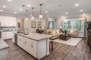 425 W Seminole Dr, Venice, FL 34293 - Photo 3