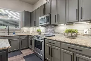 556 Cresta Cir, West Palm Beach, FL 33413 - Photo 11