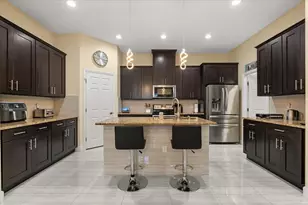 2717 Scarborough Ct, Kissimmee, FL 34744 - Photo 7