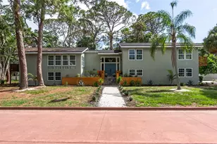 1320 Coral Way S, Saint Petersburg, FL 33705 - Photo 1