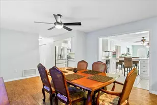 1302 Georgetowne Cir, Sarasota, FL 34232 - Photo 3