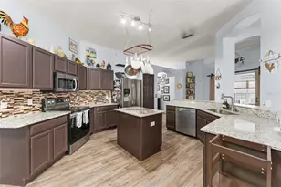 25424 Divot Dr, Sorrento, FL 32776 - Photo 9