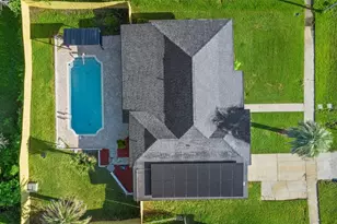 1056 Wakefield Circle E, Deltona, FL 32725 - Photo 7